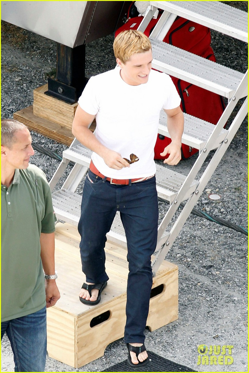 josh-hutcherson-first-photos-from-catching-fire-set-05