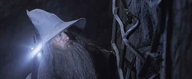 hobbit-desolation-gandalf-investigate