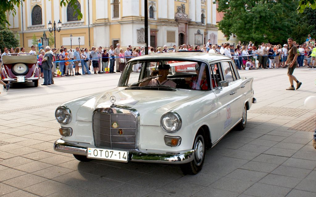 Mercedes W110 200 1967-ből