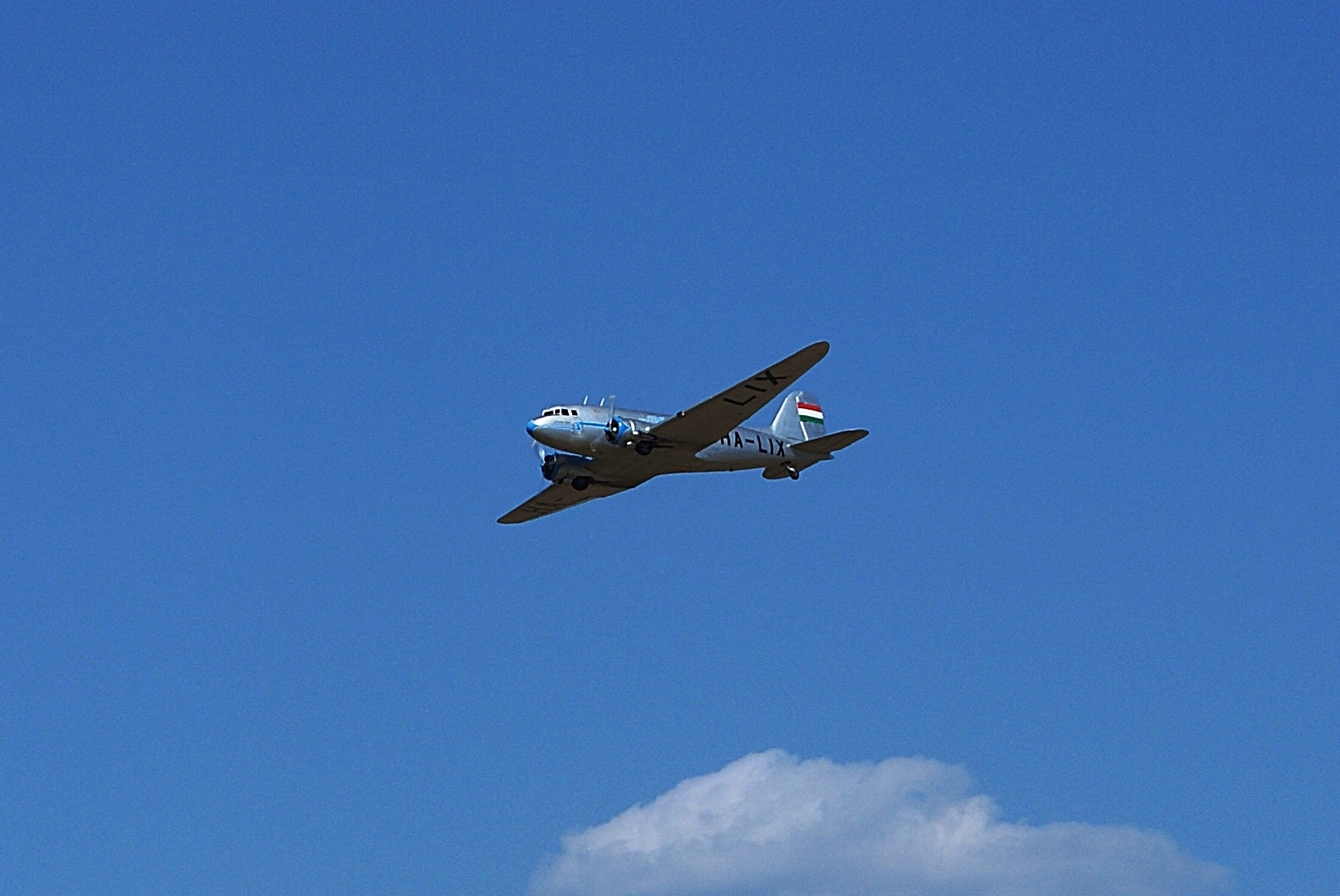 LI-2 repül