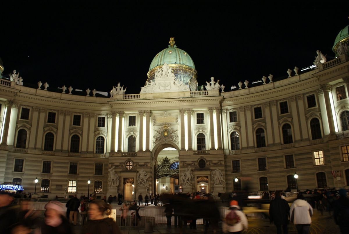 Bécs  -  Hofburg, Szt. Mihály-kapu~