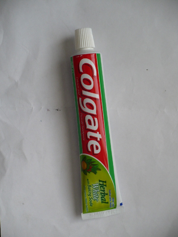 Fogkrém Colgate herbal white with baking soda P1090527