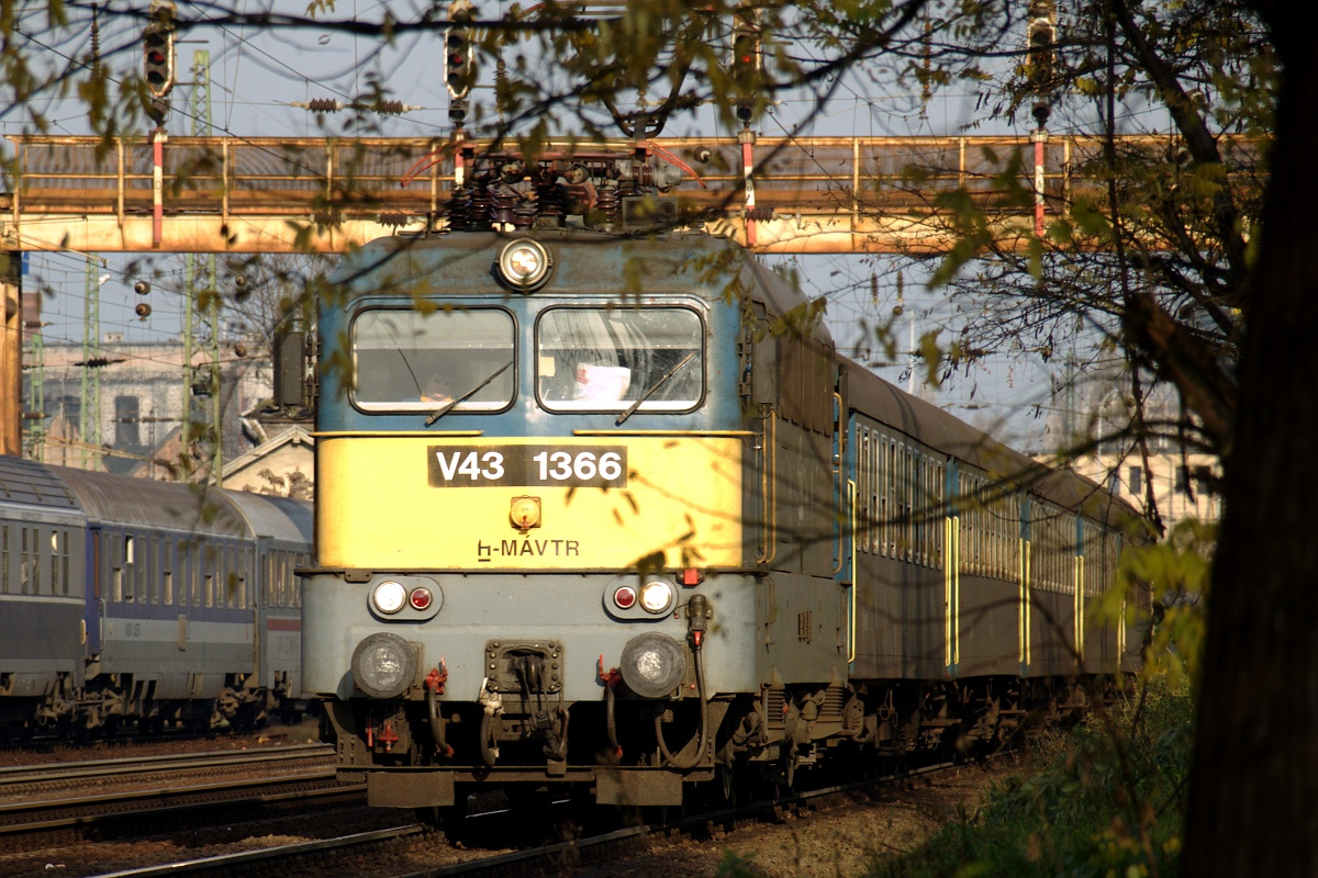 V43-1366 Keleti Pu. 2010.11.11.