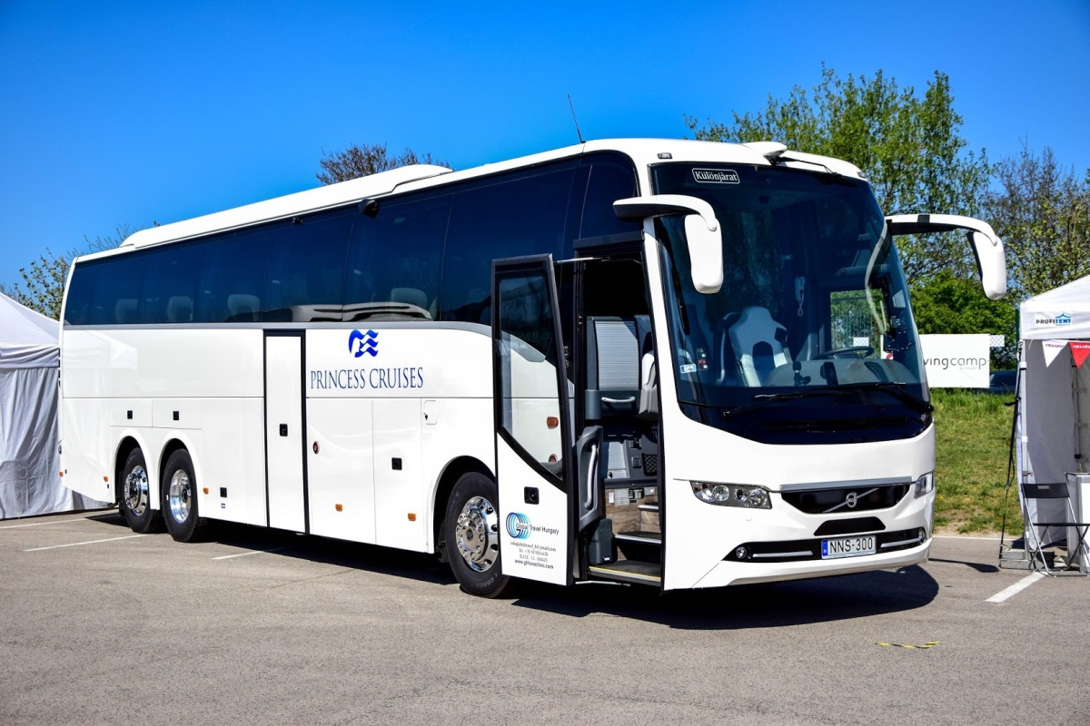 Volvo 9900