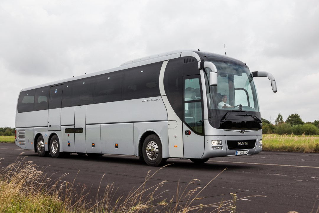 P Bus EOT LionsCoach 2016-08 (Custom)