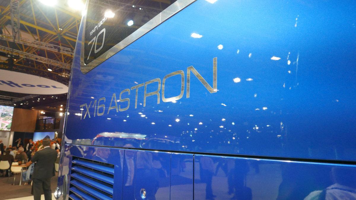 Van Hool TX16 Astron