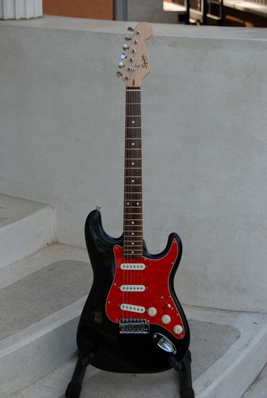 Squier Strat Red