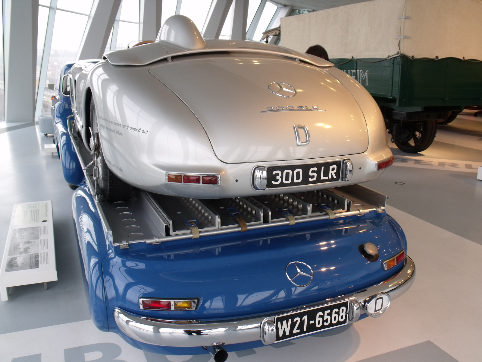 Mercedes múzeum Stuttgart 319