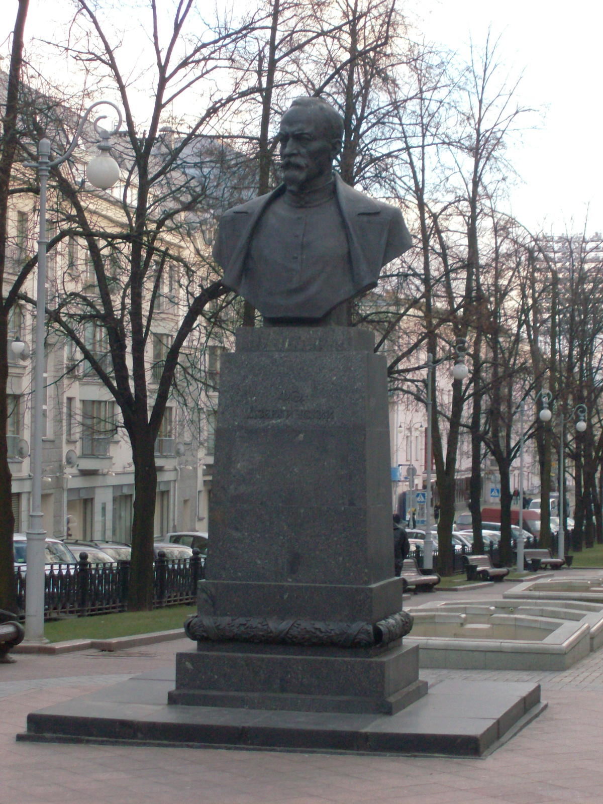 Felix Dzerzhinsky mellszobra