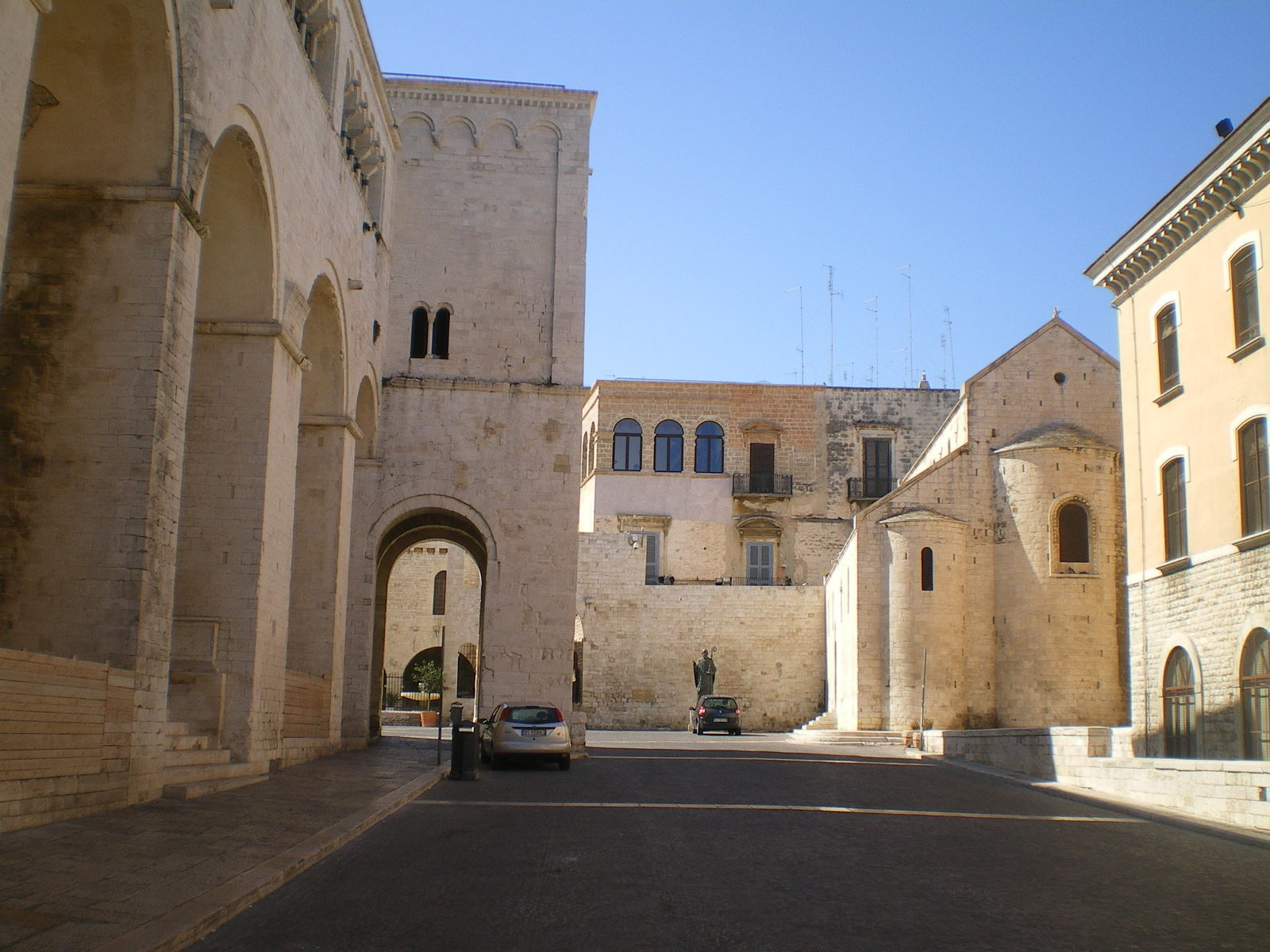 Bari, Piazza San Nicola