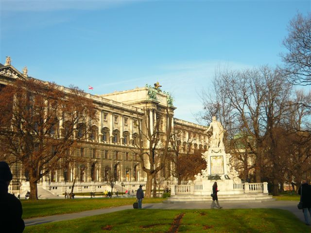 A Burg a Burggarten felől