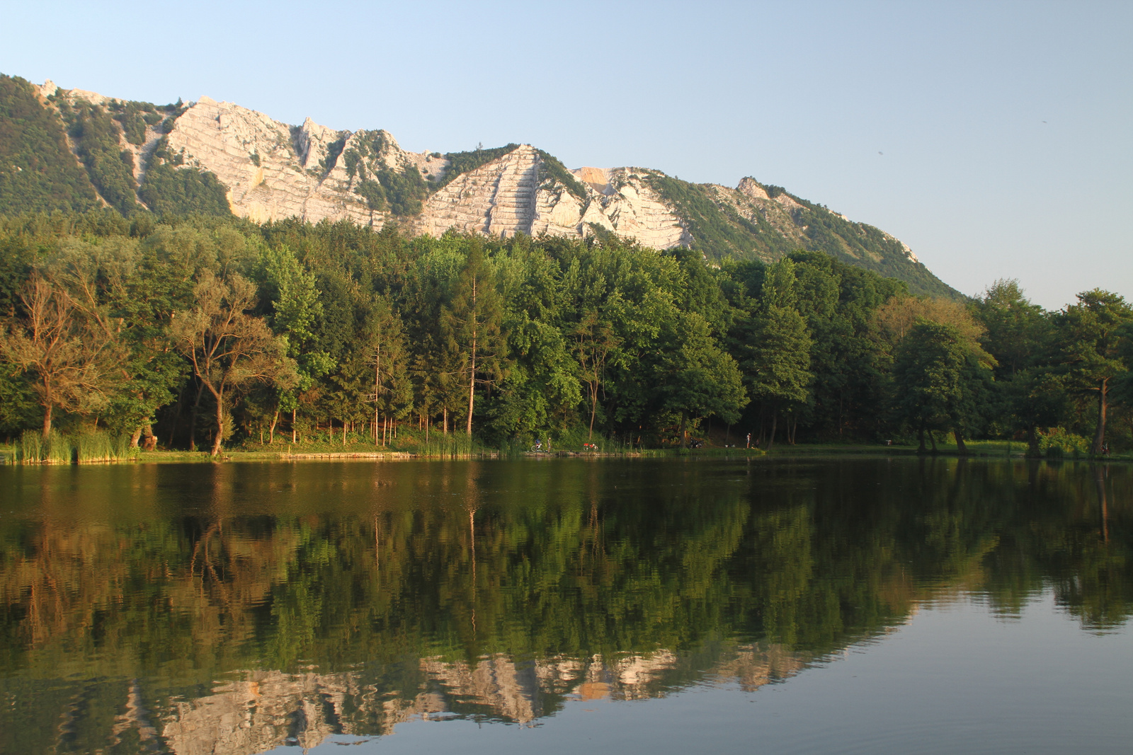 Lak-völgyi tó Bélapátfalva kimart hegyével