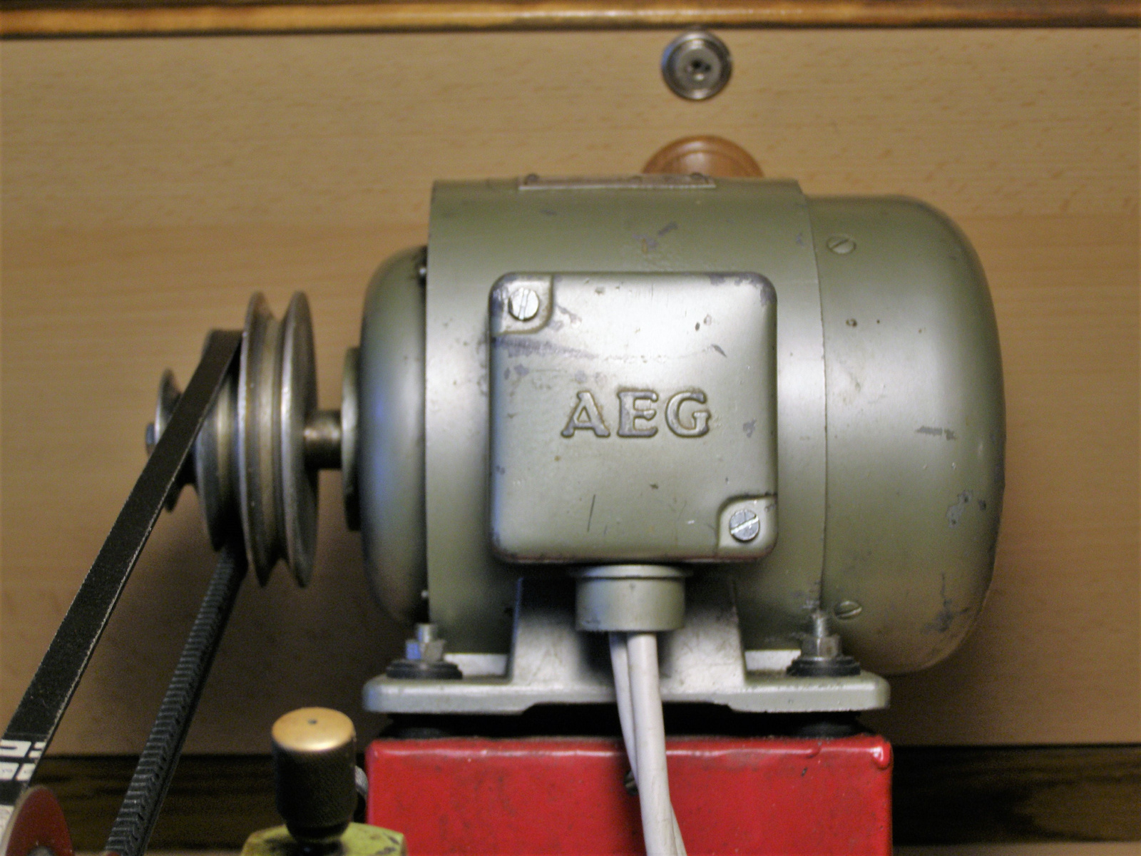 AEG motor, órás esztergagépre