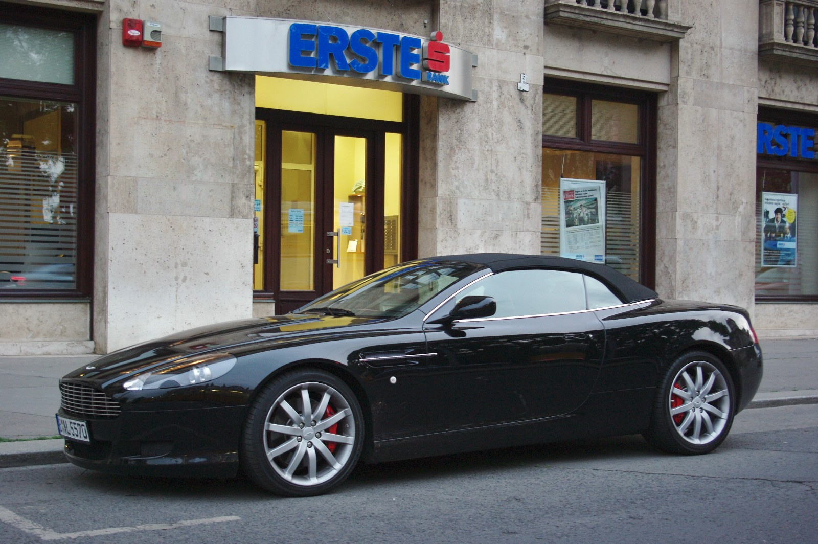 Aston Martin DB9 Volante (2)