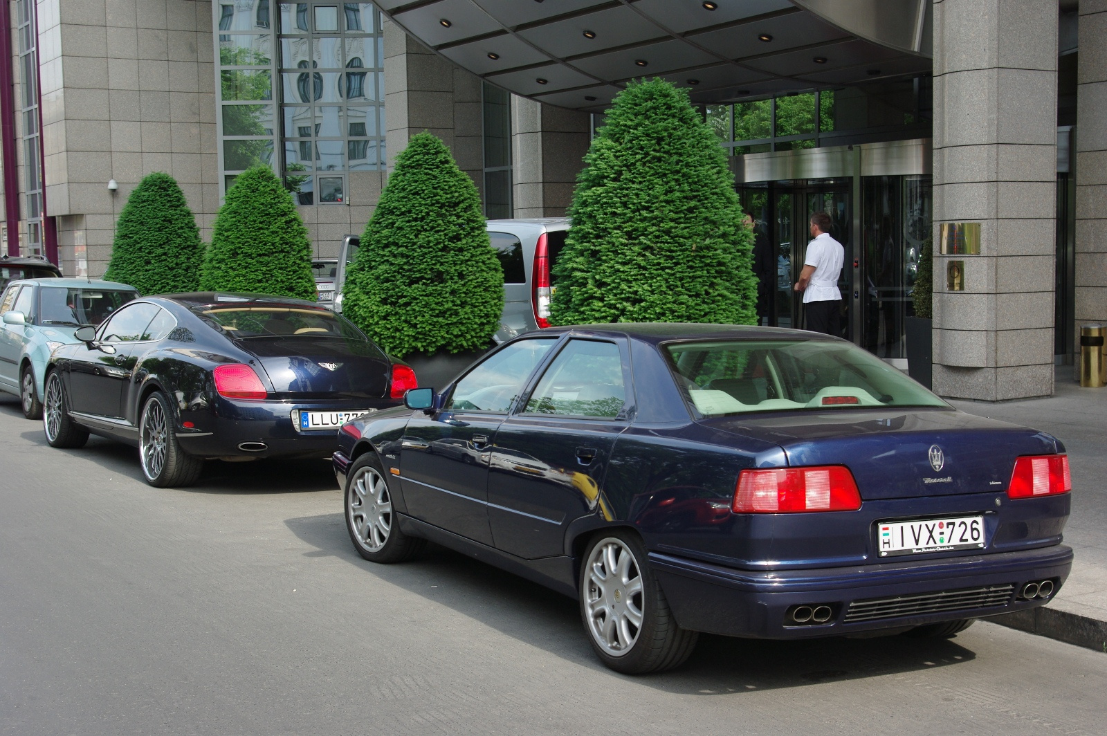 Bentley Continental GT & Maserati Quattroporte (2)