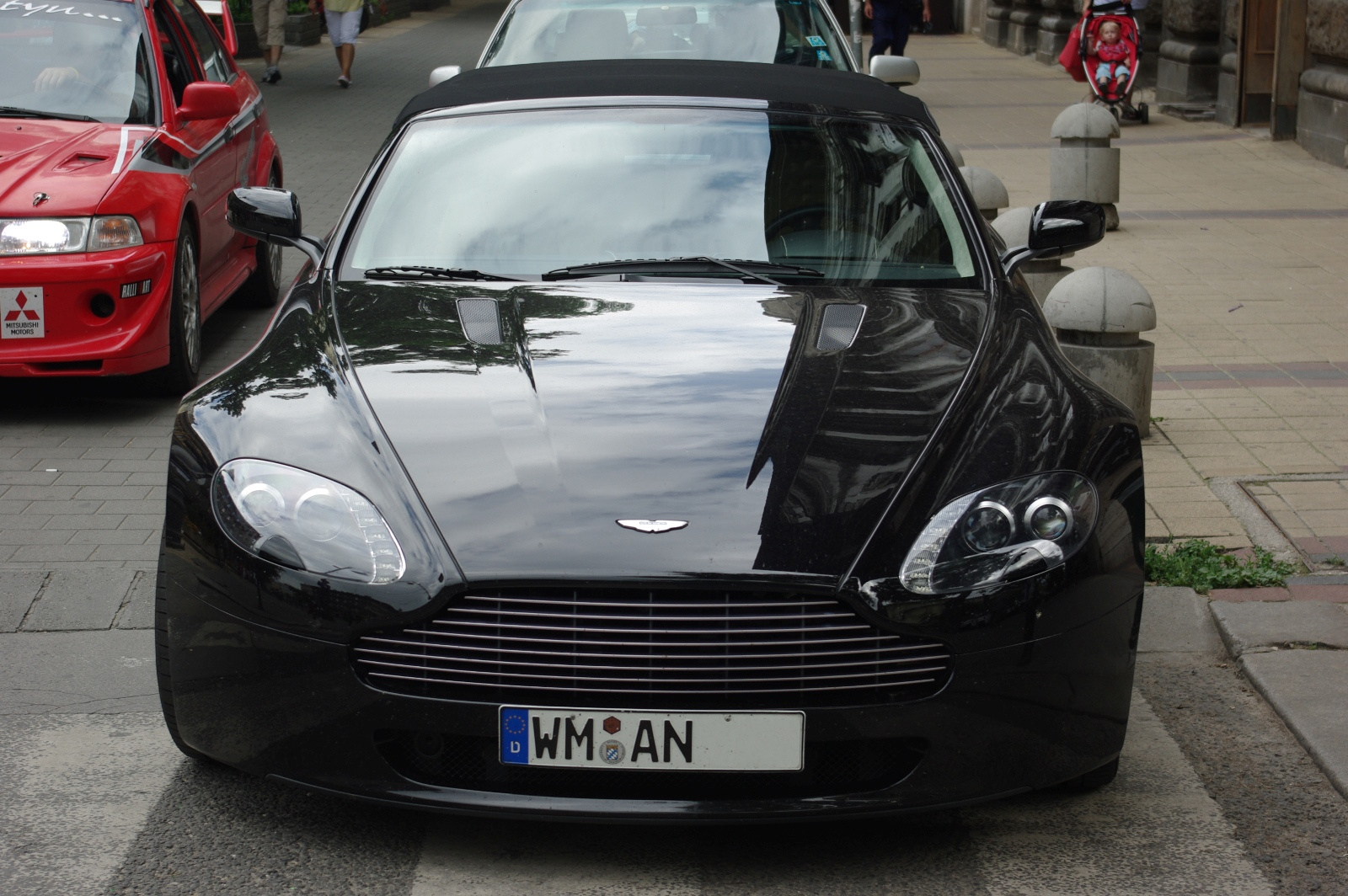 Aston Martin Vantage Roadster (8)