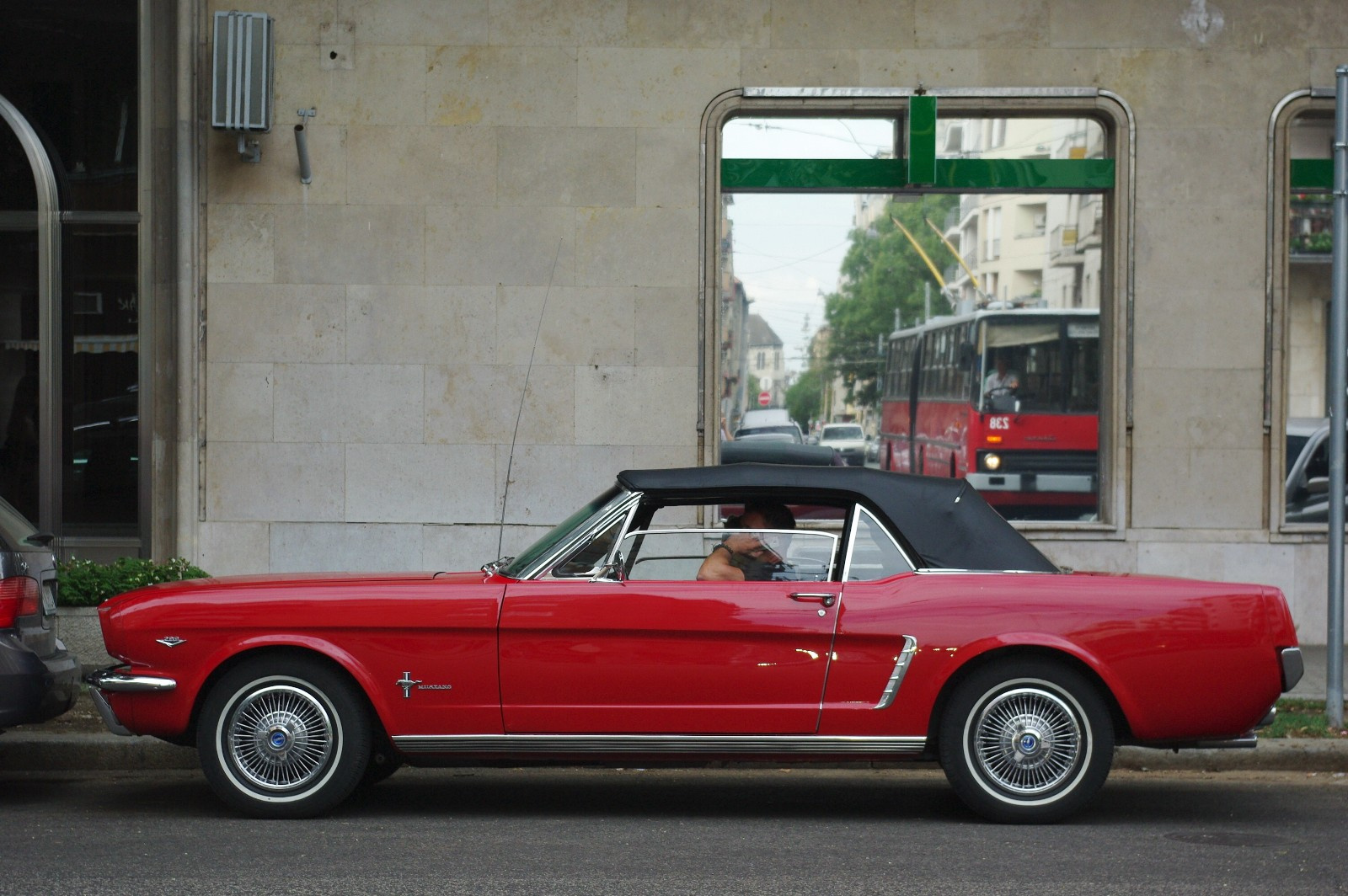 Ford Mustang Convertible (2)