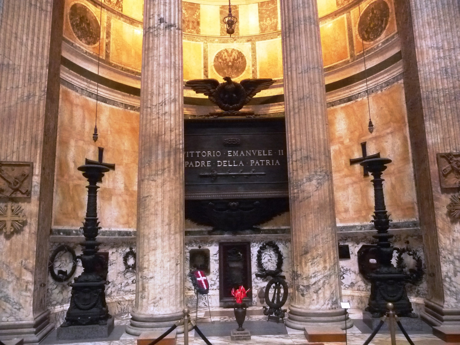 Róma - Pantheon (Vittorio Emanuele II. sírja)