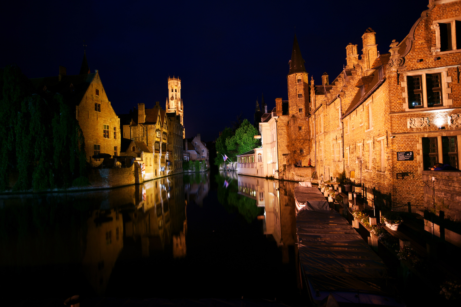 Bruggeben szépek a fények