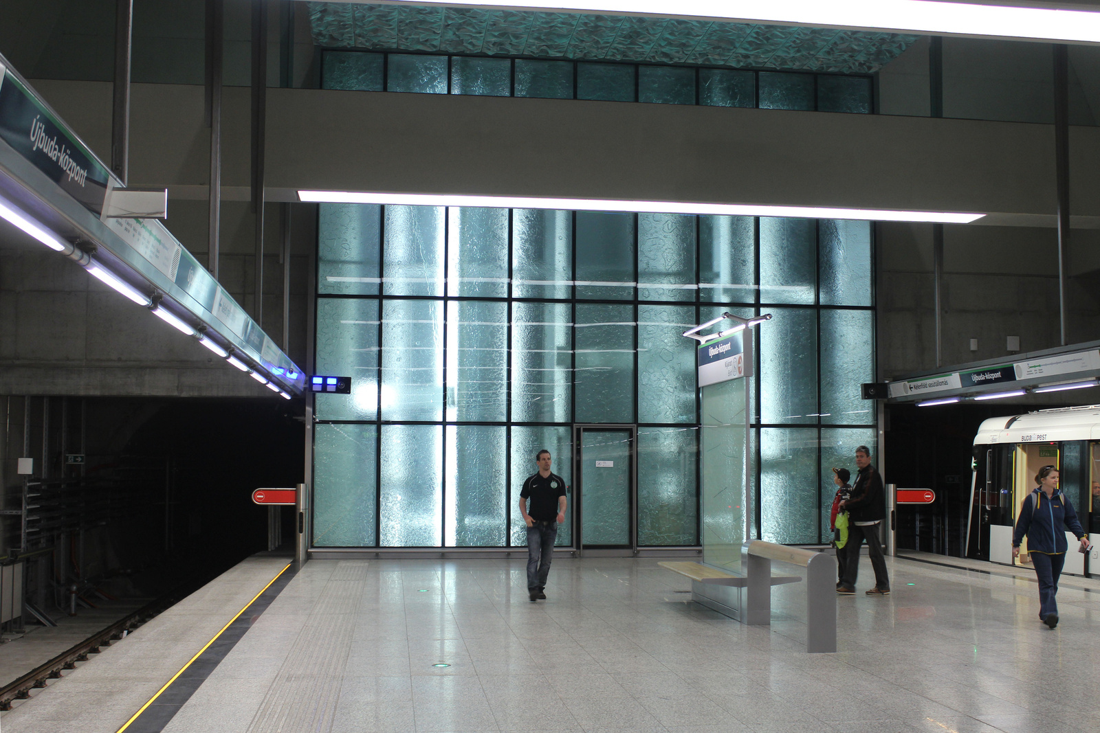 Metro4-UjbudaKozpont-20140329-01