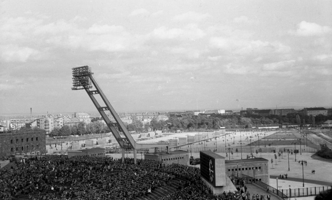 Nepstadion-1960Korul-fortepan.hu-114881