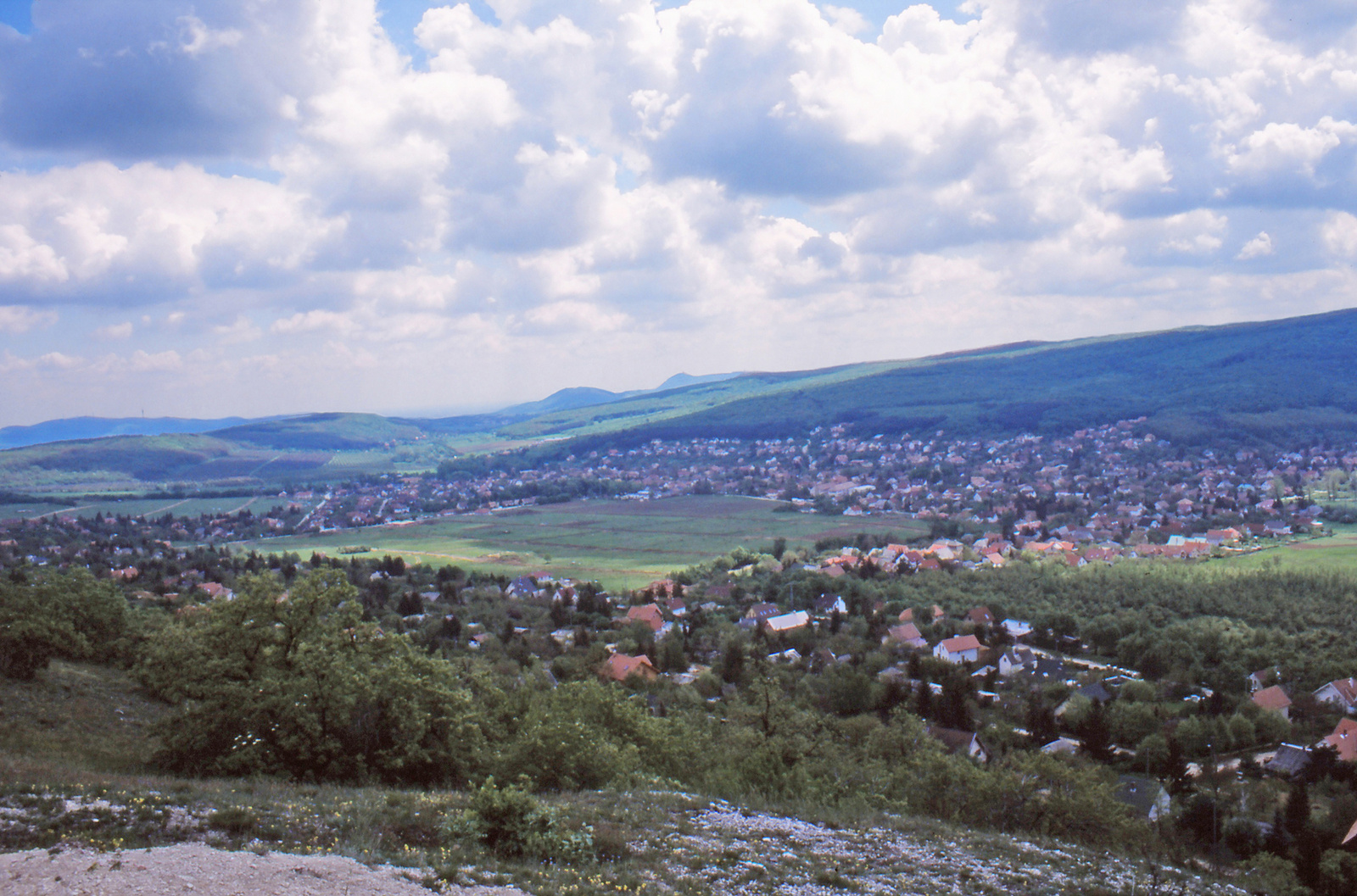 Nagykovácsi panoráma, Nagyszénás-kert 2004