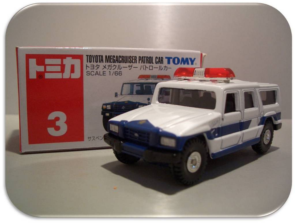 Tomica Toyota Megacruiser patrol car