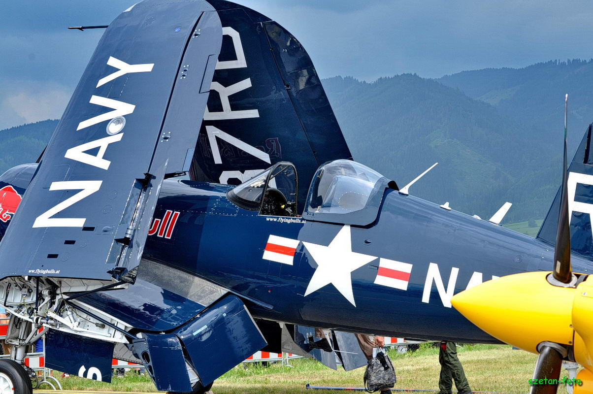 10320 F4U-4 Corsair