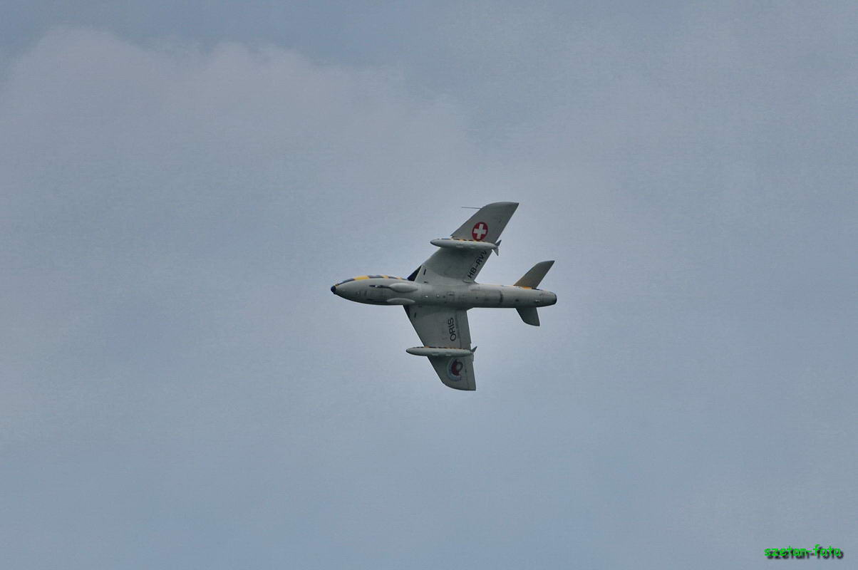 10575 Hawker Hunter T68