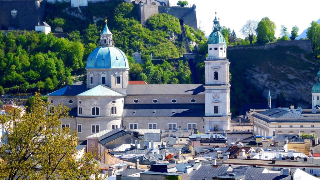Salzburgi tetők a Kapuzinerbergről