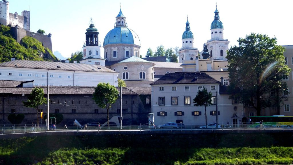 Salzburg városi séta - dóm a harangjátékkal