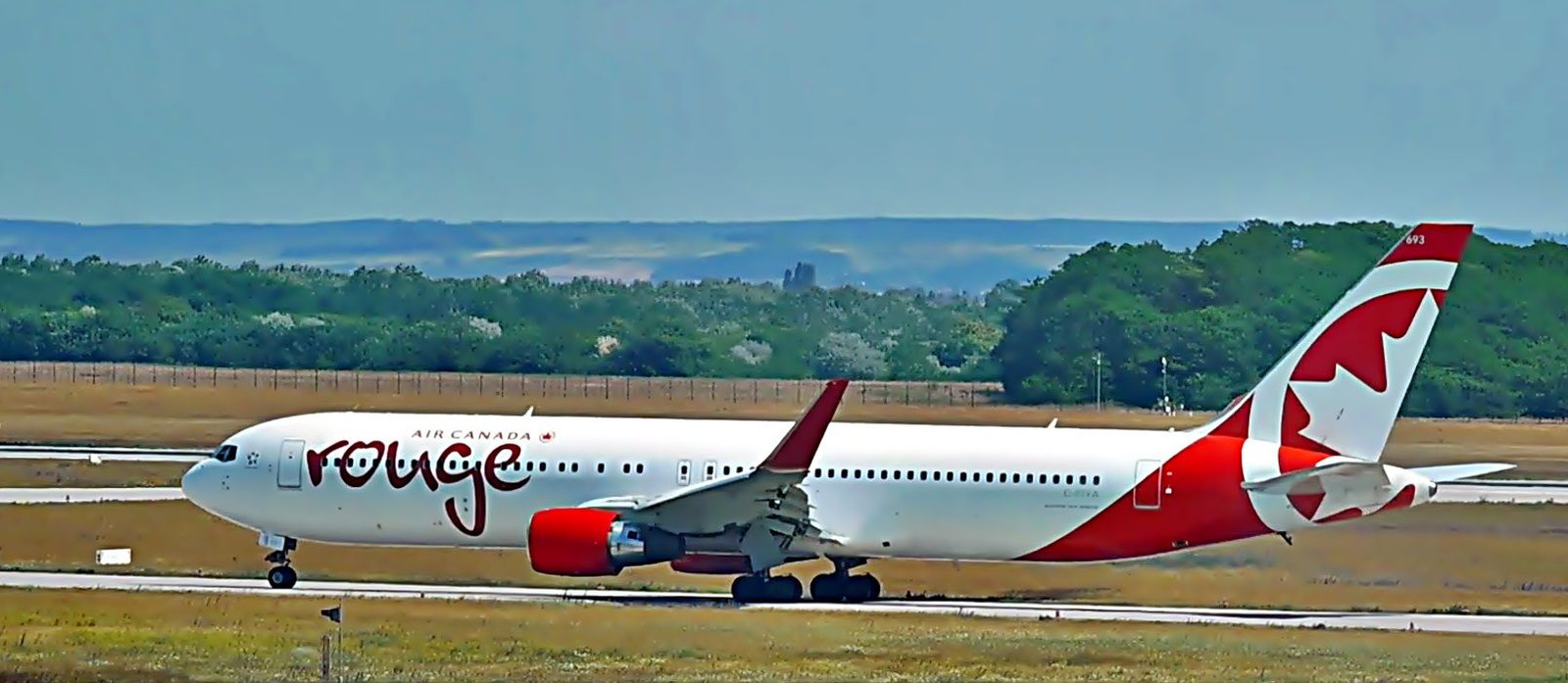 Boeing 767-33A, Rouge, Air Canada