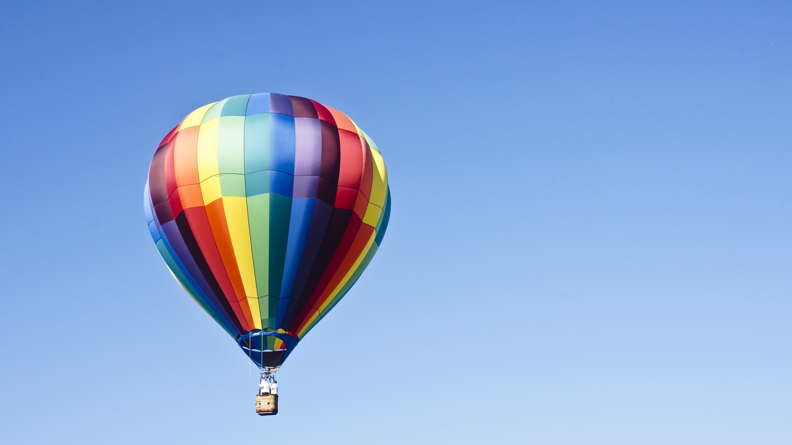 Hot air balloon on the blue sky Ultra HD