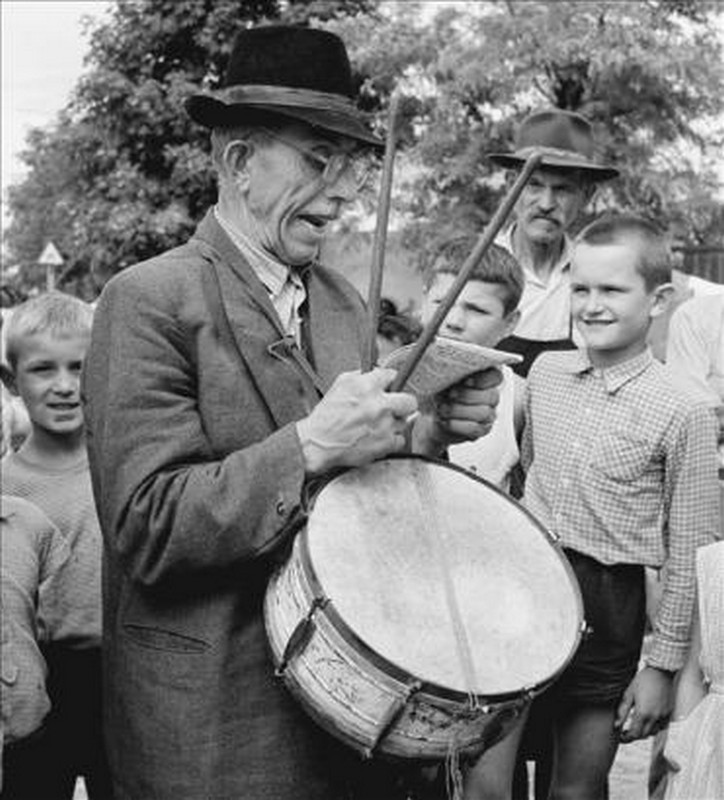 Czidor József 1930-ban lett kisbíró Kiskunlacházán. Az 1960-ban 