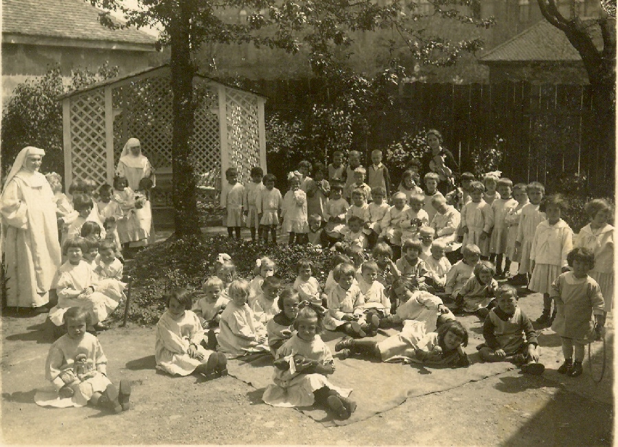 Római Katolikus Óvoda udvara. 1926.