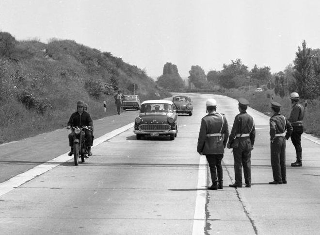 1972. igazoltató rendőrök.