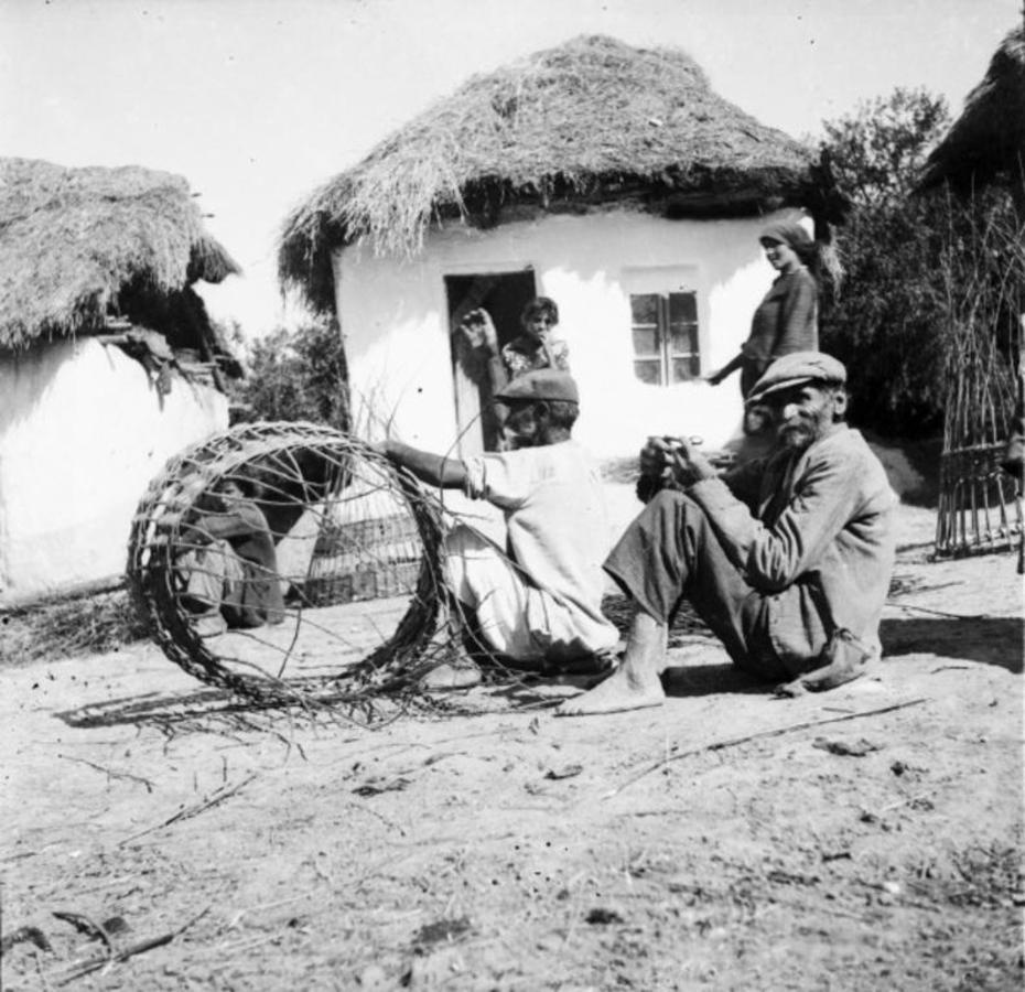 Kosárfonás. 1934. 794x768 930x900