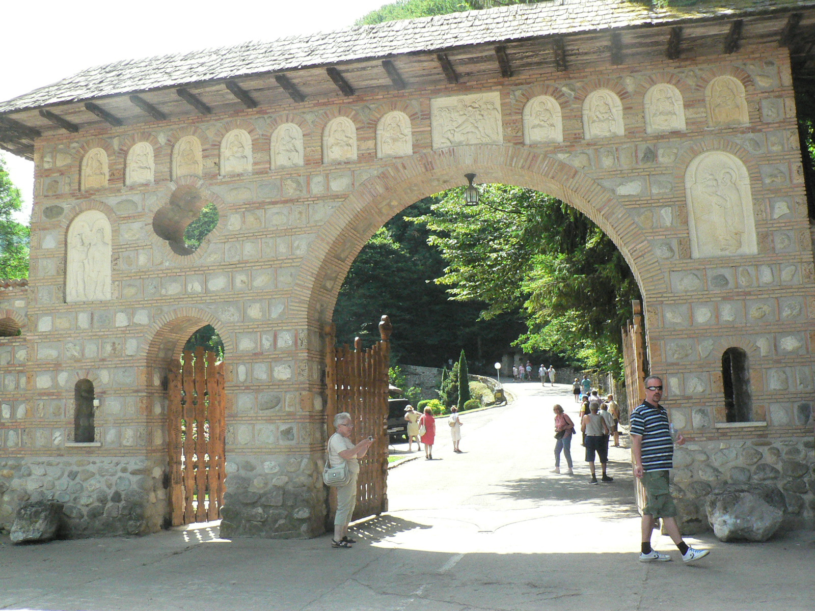 Tismana kolostor bejárata