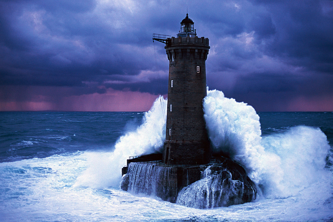a-lighthouse-braces-itself-against-the-ocean-in-a-picture