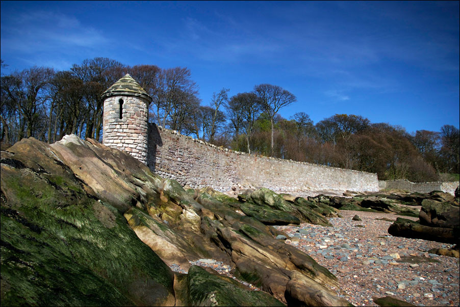 Ravenscraig Castle Defence Wall With Lookout Point