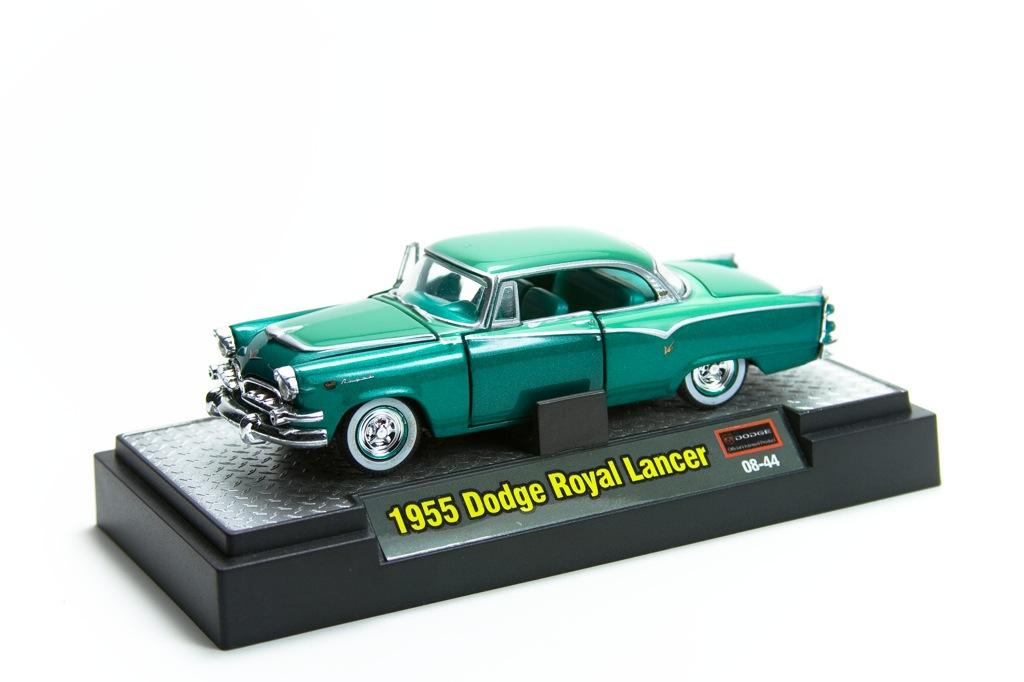 M2 Machines 1955 Dodge Royal Lancer Auto Thentics 4b