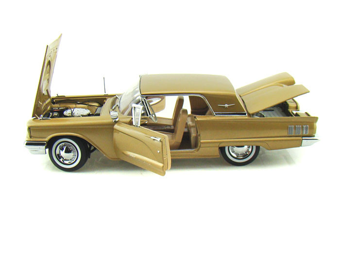 SunStar 1960 Ford Thunderbird Hard Top, Gold Dust 1-18 03