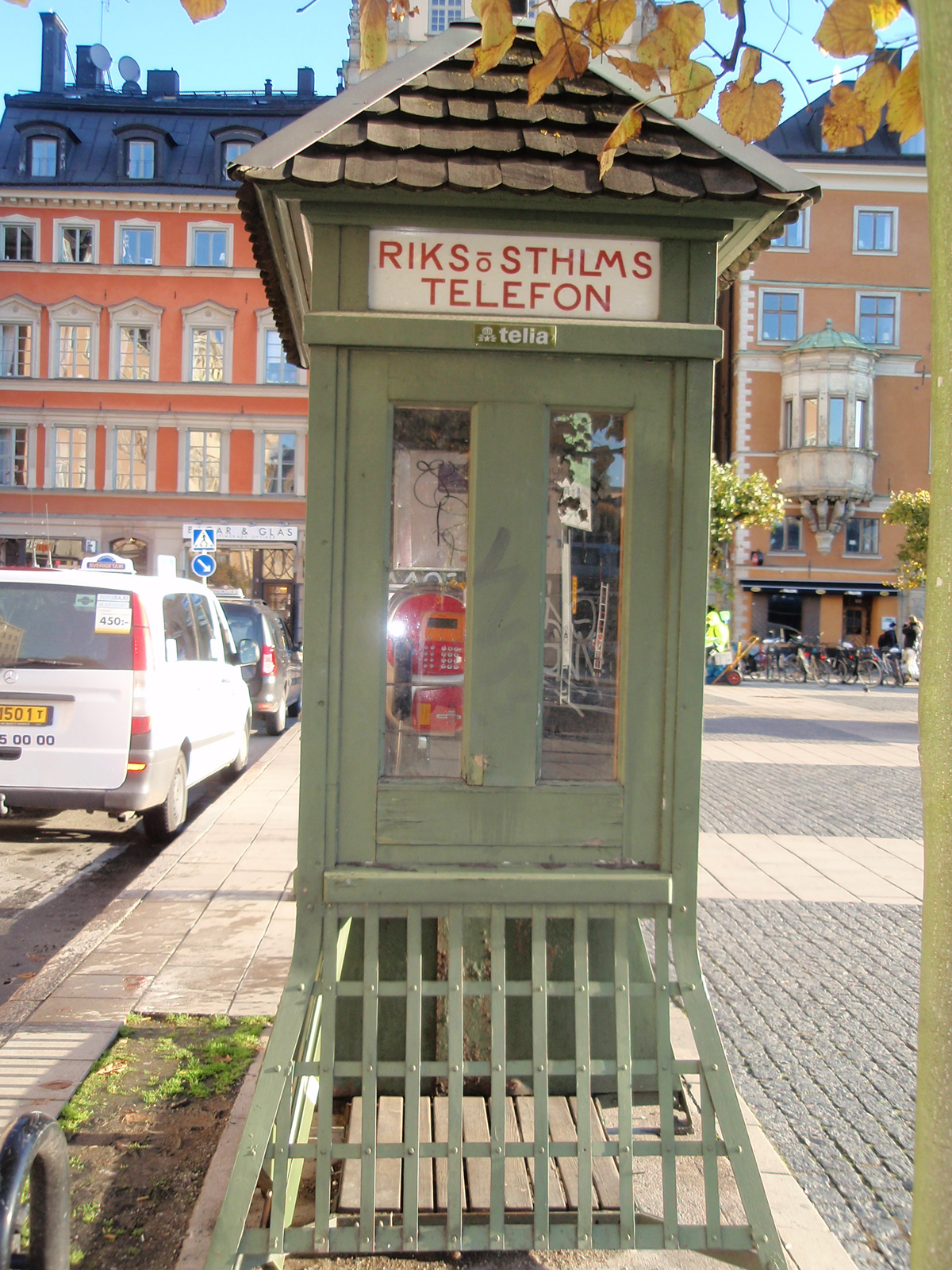 Telefon fülke