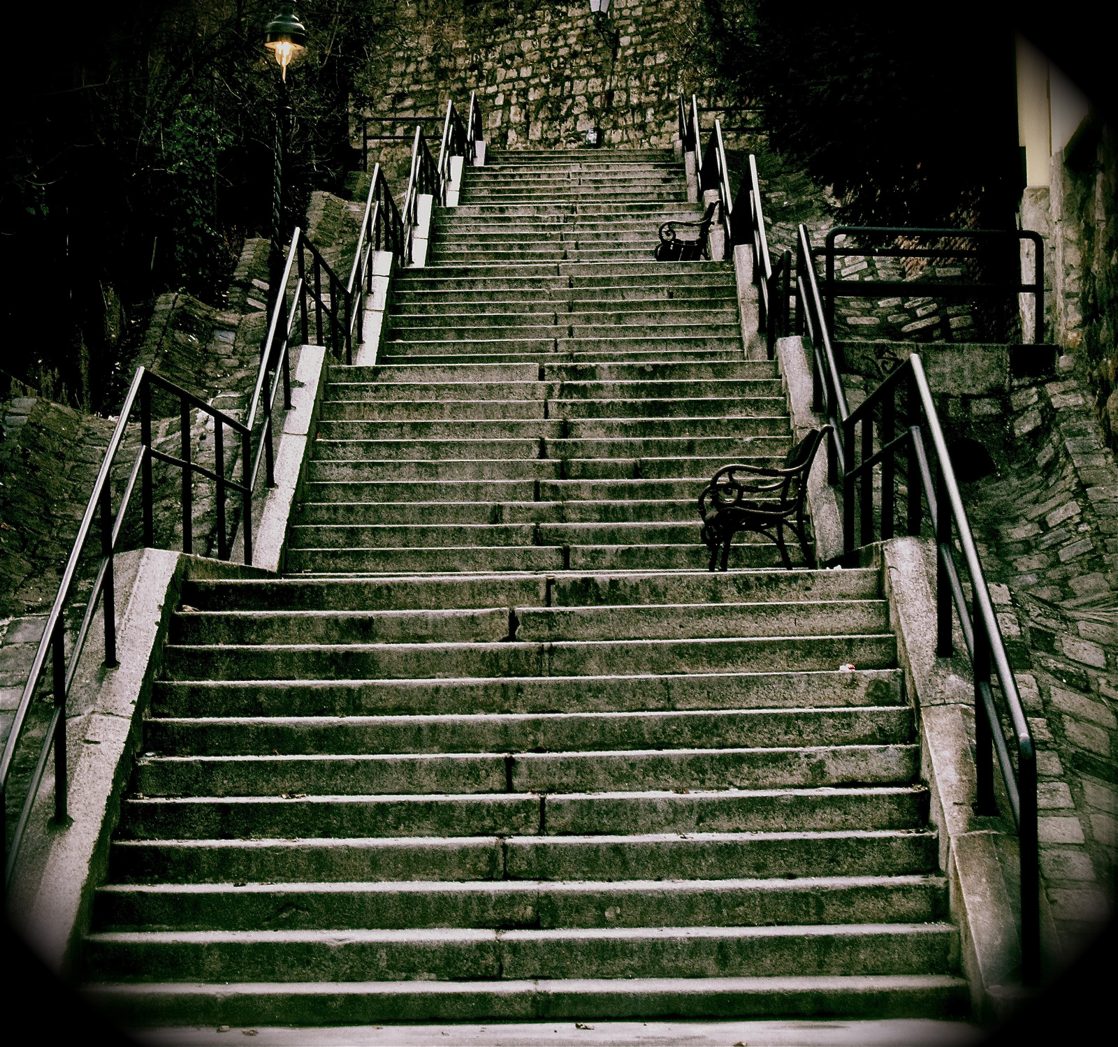 Lépcső az ismeretlenbe