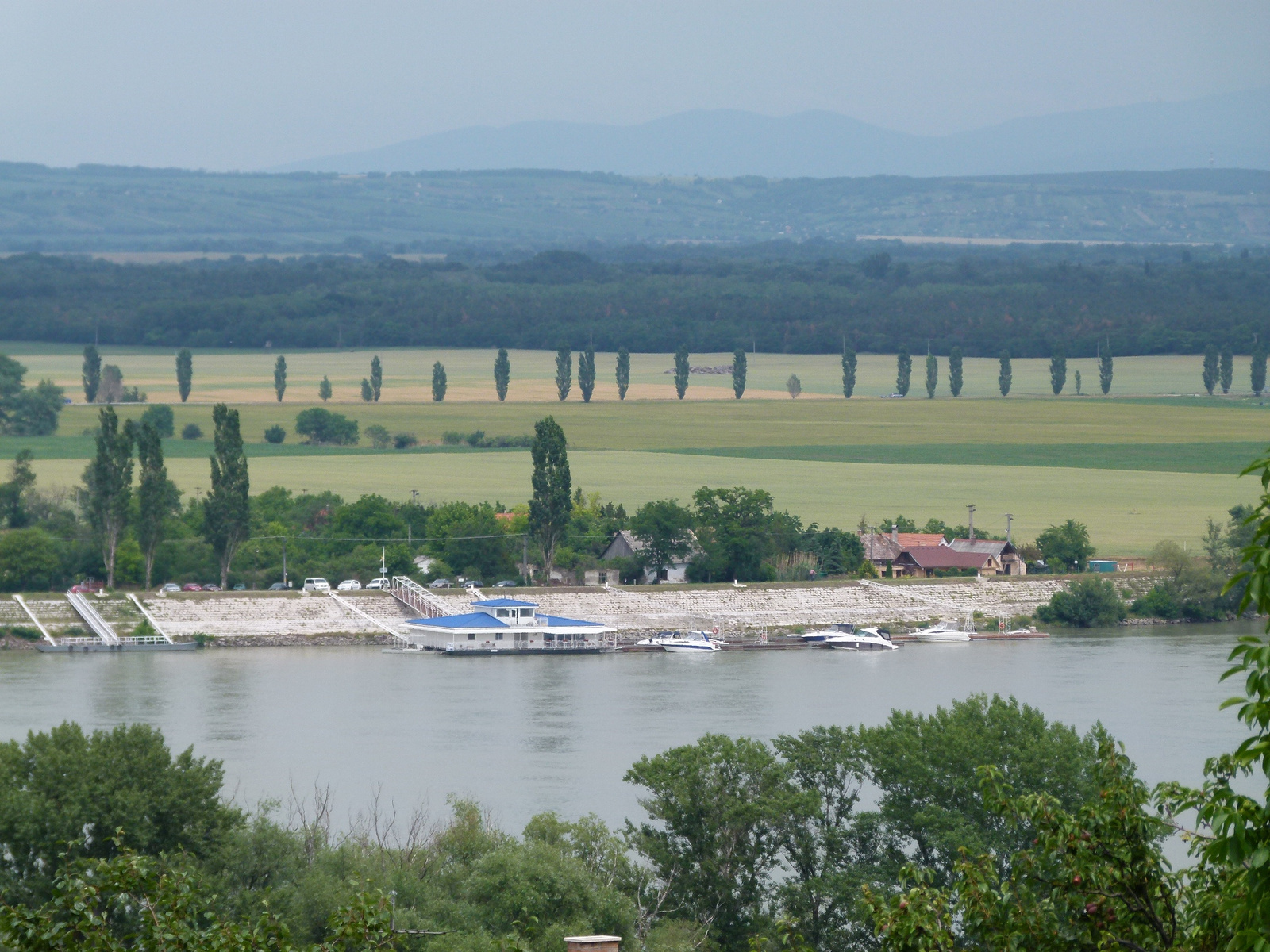 Dunai látkép (P1180863)