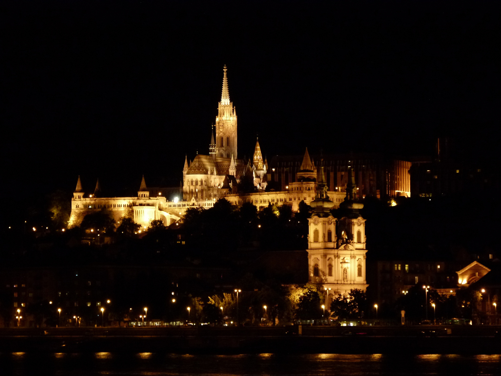 Mátyás templom és a várnegyed éjjel (P1220109)