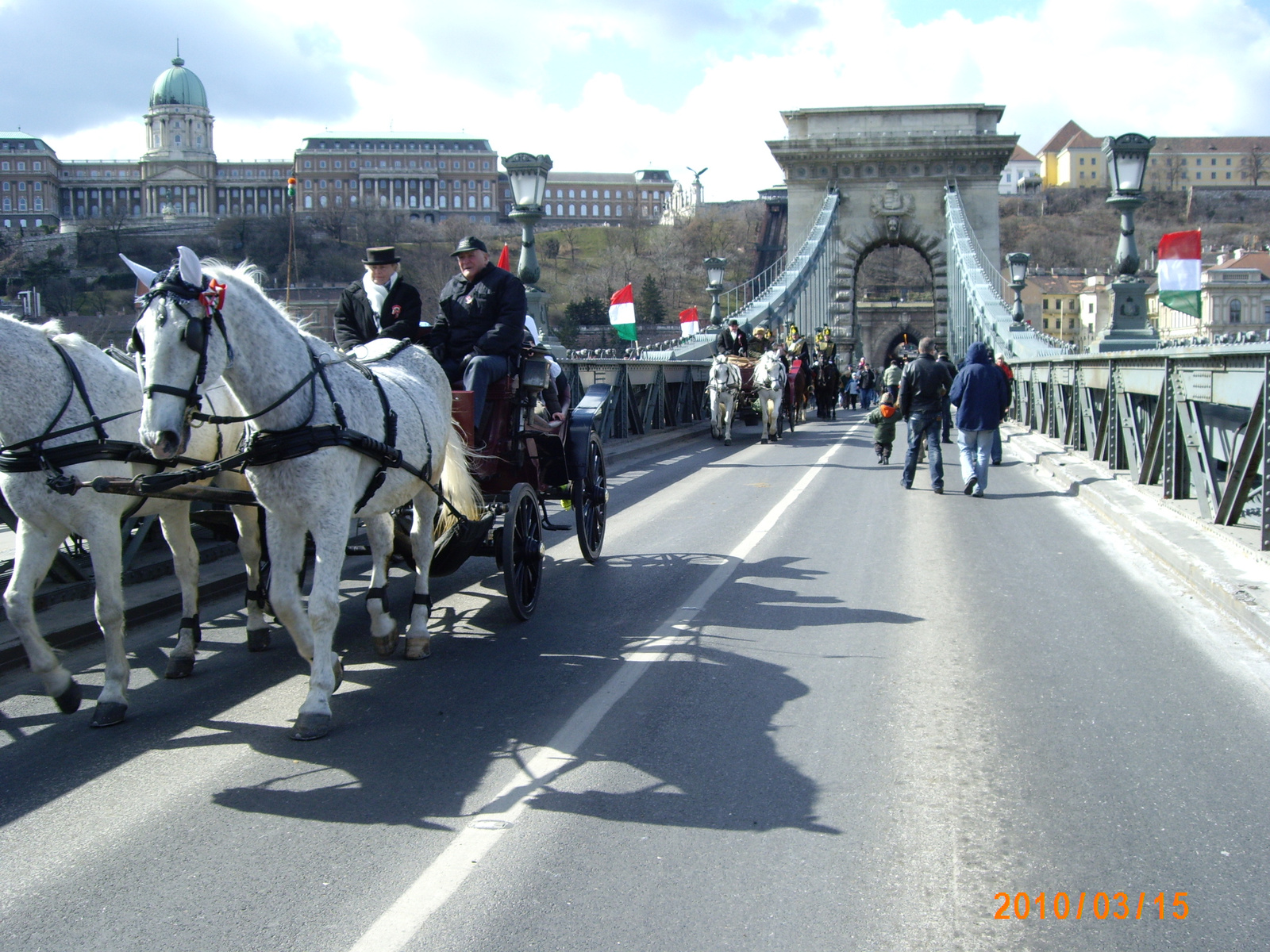 2010 0315-28 Lánchídon