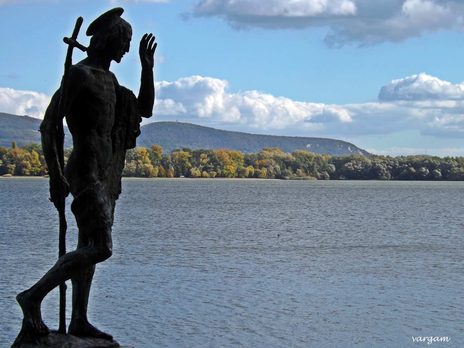 Tata - Öreg-tó - Keresztelő Szent János szoborral