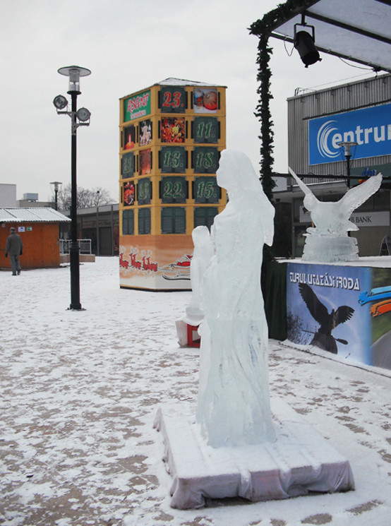 Adventi tér,Tatabánya