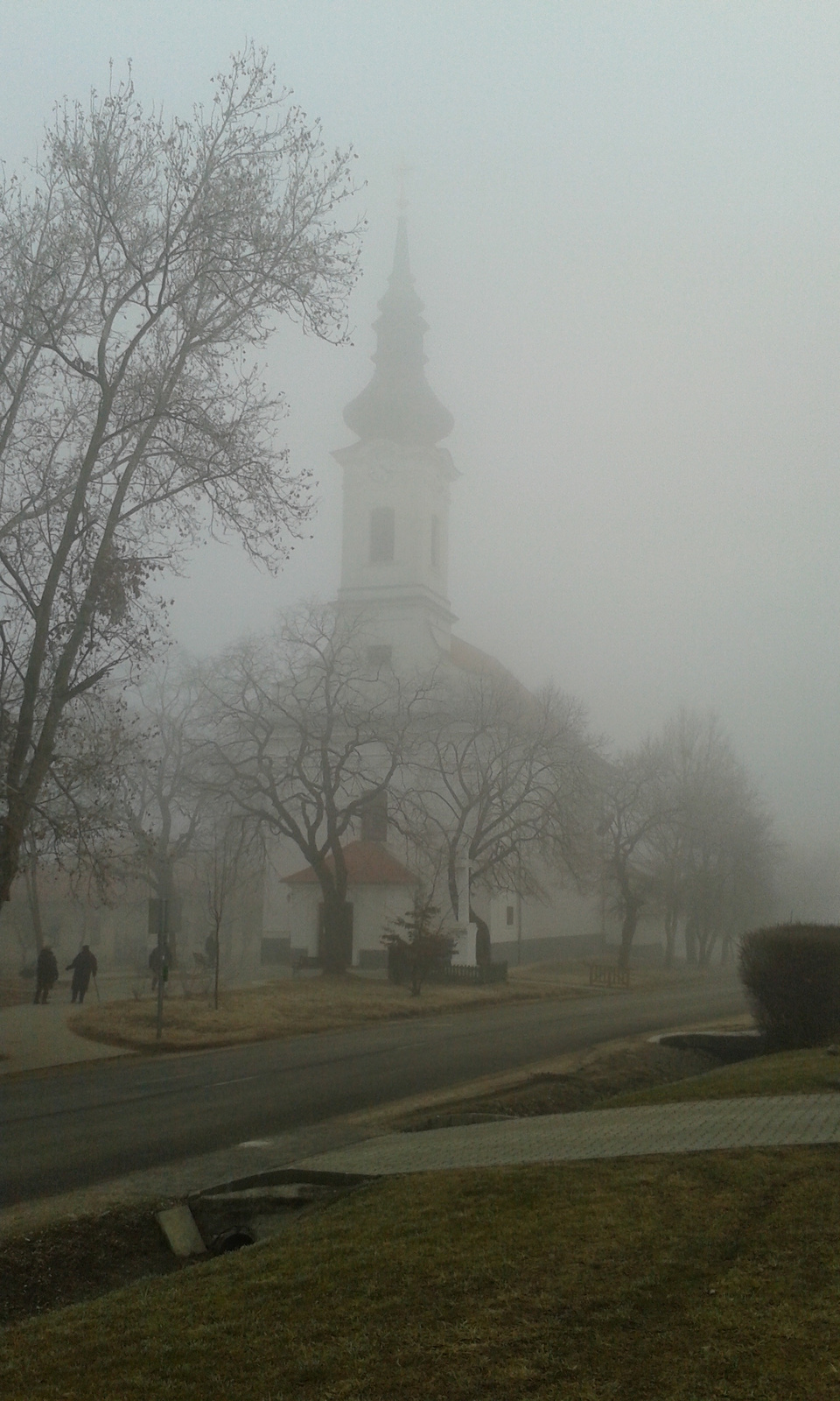 Templom ködben
